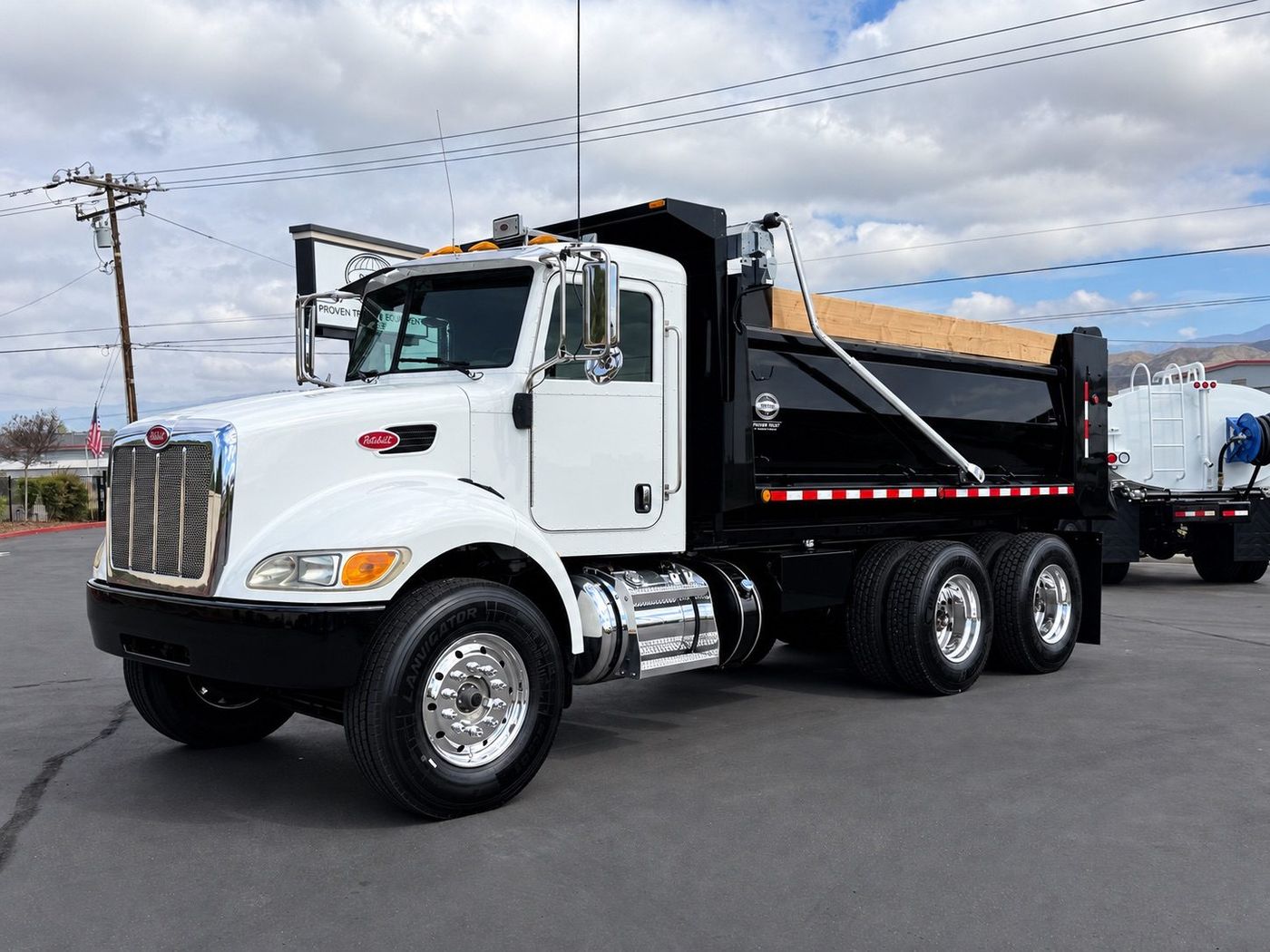 2013 Peterbilt 348 10 Yard Dump Truck