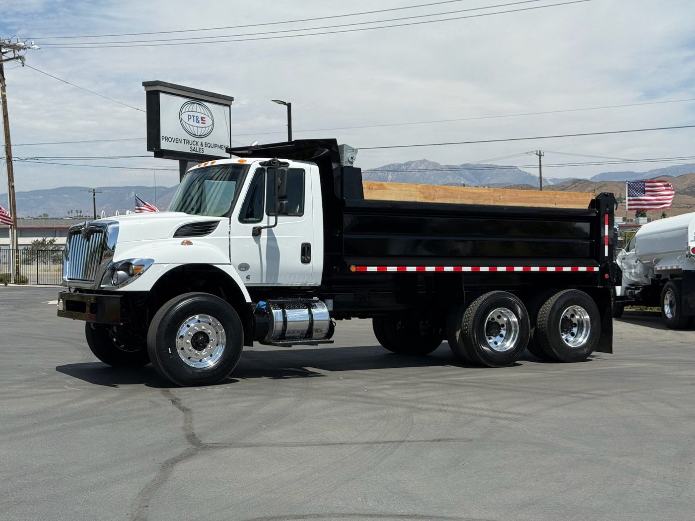 2018 International 7400 Dump Truck