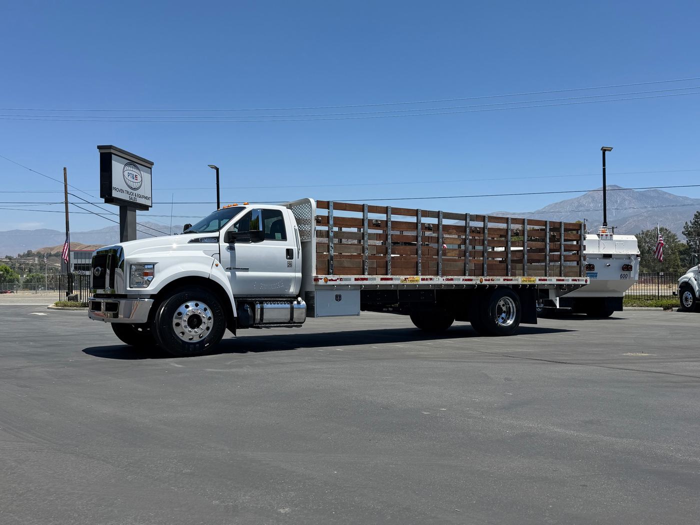 2022 Ford F650 Flatbed Truck