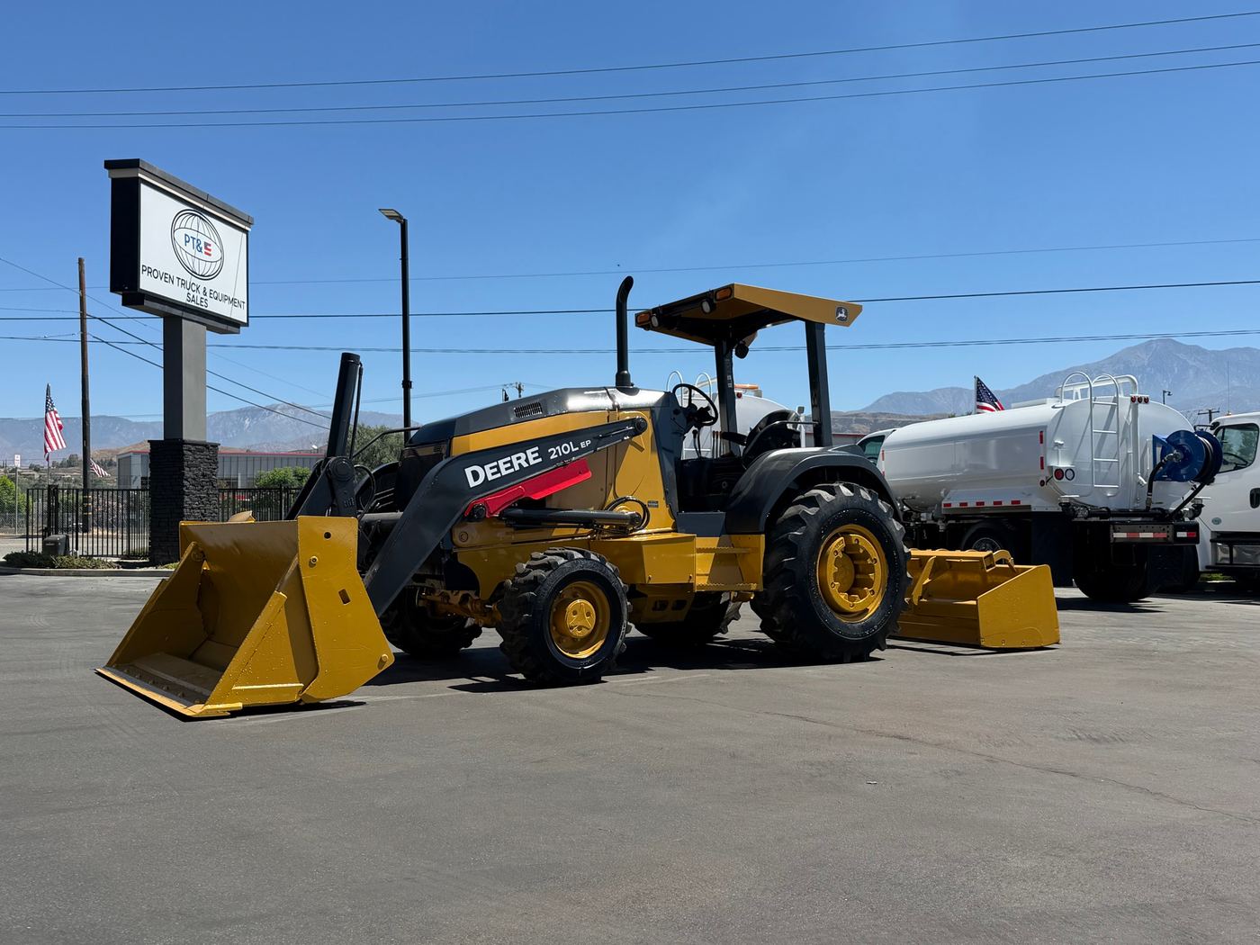 2018 John Deere 210LEP Skip Loader