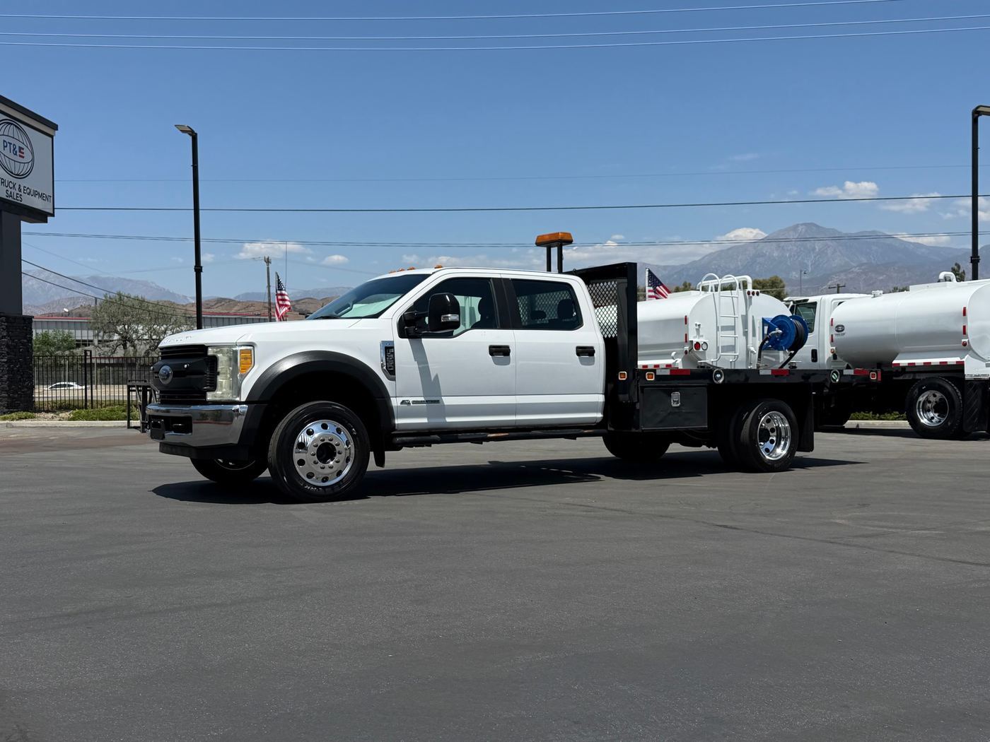 2017 Ford F550 CrewCab Flatbed Truck